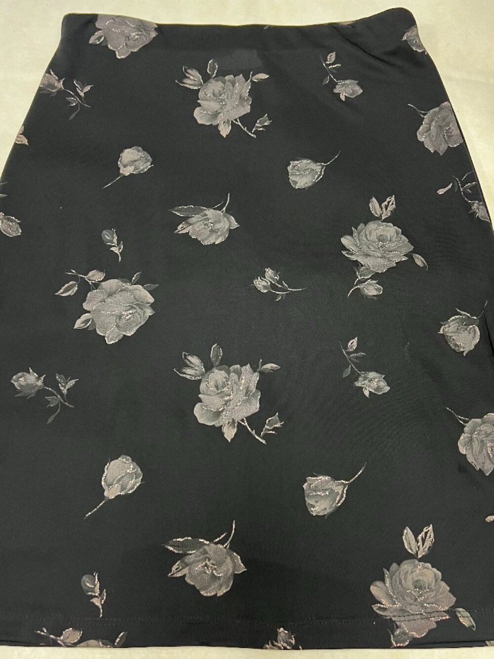 International Newport Group Black/Silver Rose Shimmer Skirt Sparkle Size Large
